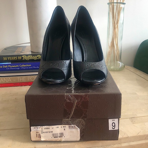 Peep toe GUCCI Ssima embossed leather heels - Picture 2 of 3